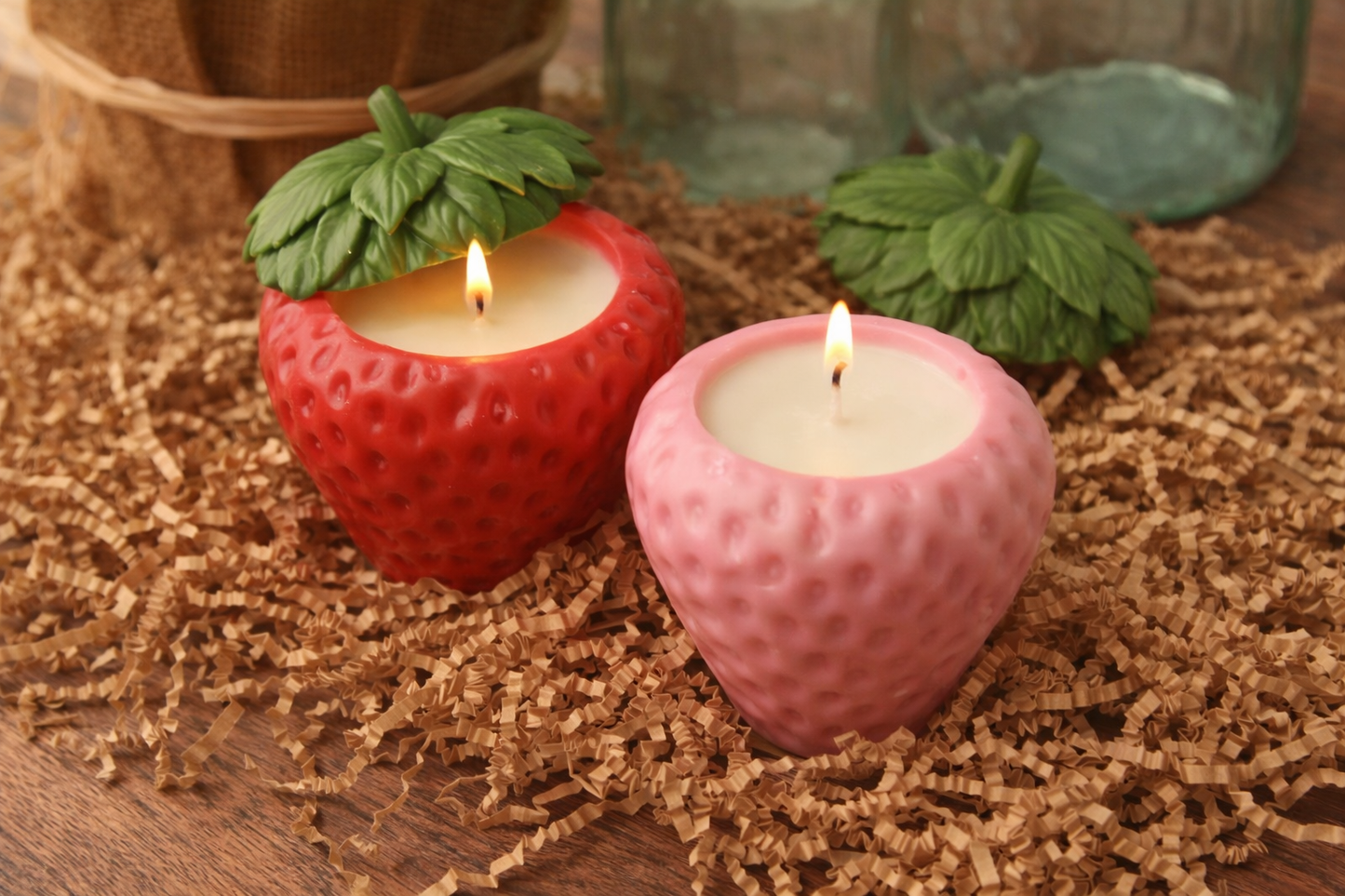 Strawberry Soy Candle – Handmade Vanilla-Scented Candle with Removable Leaf Lid